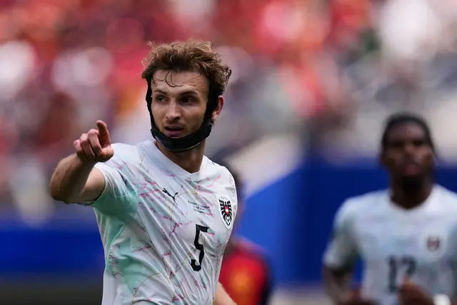 Stefan Posch spielte für Österreich bei der WM und zog sich dort einen Kieferbruch zu (Archivbild) | Foto: Mark J. Terrill/AP/dpa