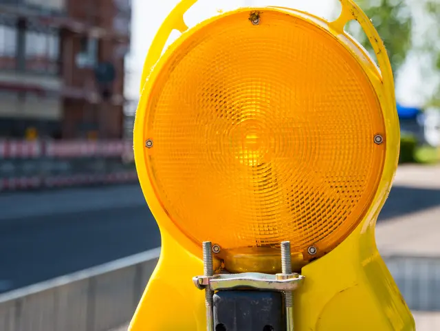 In der Julius-Küchler-Straße stehen Bauarbeiten an – während der Vollsperrung müssen Verkehrsteilnehmer Umwege in Kauf nehmen | Foto: Kim Rileit
