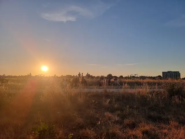Gegen Ende der Sonnenfinsternis gab es dann noch einen schönen Sonnenuntergang. | Foto: BAS
