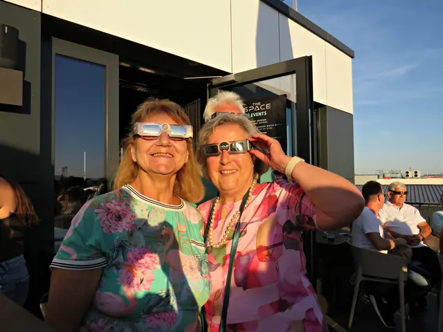 Brigitte Melder und Heidrun Völkel auf der Space-Dachterrasse | Foto: Brigitte Melder