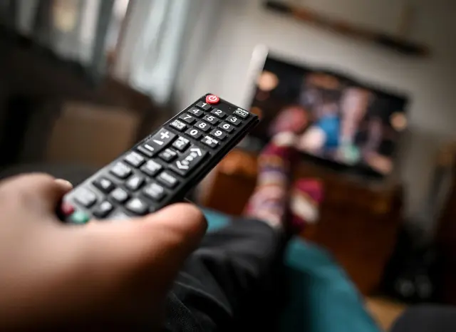 Dass Mieterinnen und Mieter für die Kabel-TV-Nutzung der vergangene zwei Jahre nachzahlen müssen, ist unwahrscheinlich. | Foto: Britta Pedersen/dpa-Zentralbild/dpa-mag