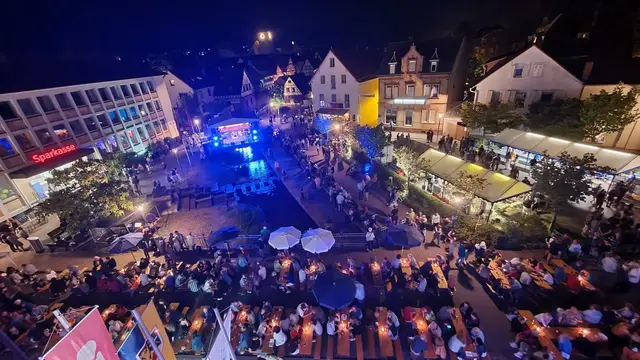 Volles Haus beim Sommerfest: Auf dem Messplatz vor dem Verwaltungsgebäude der Verbandsgemeinde Annweiler wird am Samstag, 29. August, wieder bis in den Abend hinein gefeiert. | Foto: Verbandsgemeinde Annweiler