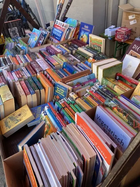 Foto: Foto zum Buchbasar der Freunde