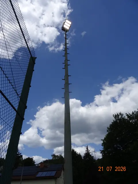 Durch die Modernisierung der Flutlichtanlage in Albersweiler auf LED-Technologie kann der Stromverbrauch deutlich reduziert werden | Foto: Verbandsgemeinde Annweiler