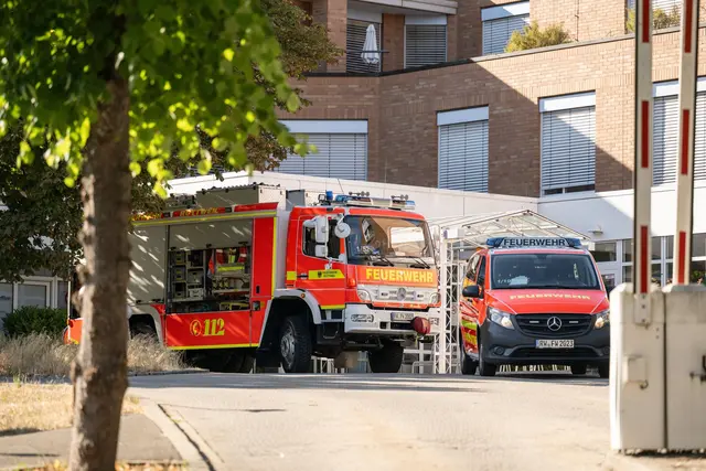 Die Feuerwehr ist im Einsatz. | Foto: Silas Stein/dpa