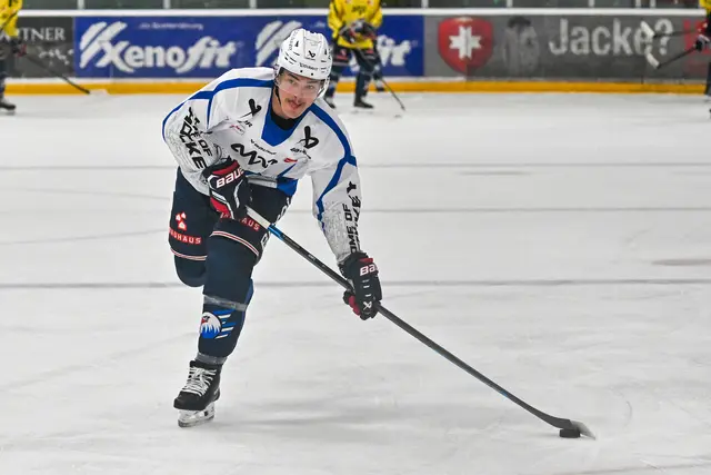 Adler-Stürmer Justin Schütz (hier im Training), zeigte sich im ersten Testspiel treffsicher. | Foto: Ruffler/PIX-Sportfotos