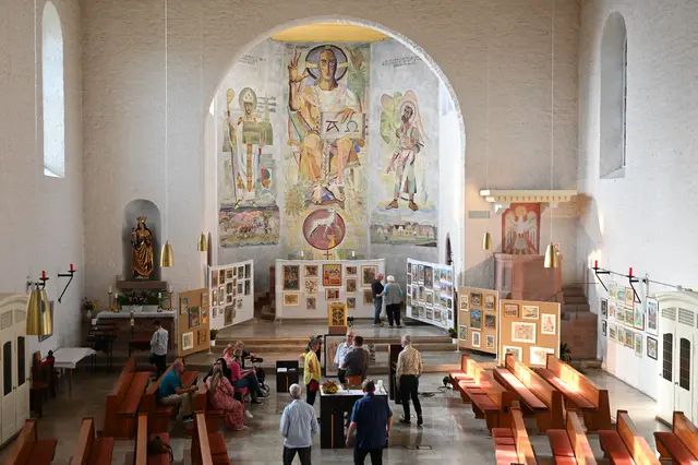 Ausstellung Carl-Otto Günther in der Pfarrkirche von Kapsweyer im September 2025 | Foto: Andrea Abt
