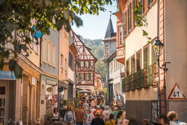 Verkaufsoffener Sonntag, Marktstände und viele Aktionen: Beim Weinheimer Herbst wird die Innenstadt zur Flaniermeile für Shoppingfans aus der ganzen Region. | Foto: Robert Nagy