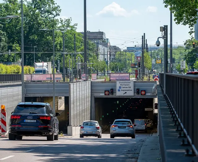 Wer durch den Karoline-Luise-Tunnel fährt, muss Richtung Westen vorerst langsamer bleiben. | Foto: Stadt Karlsruhe, Monika Müller-Gmelin