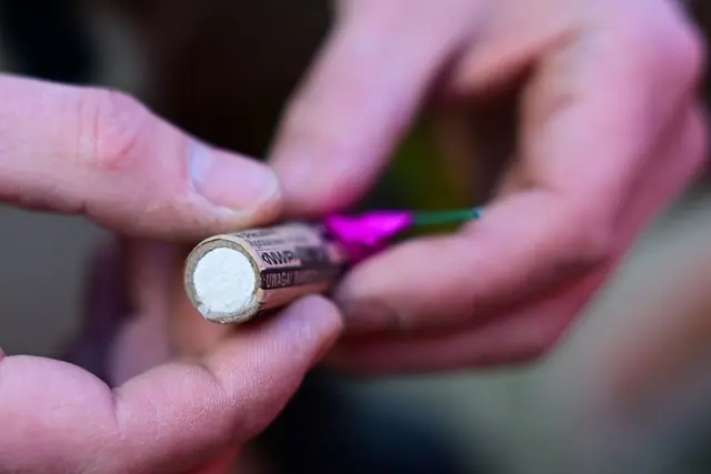 Zoll: Mehr als 100 Böller in Paket sichergestellt. (Symbolbild) | Foto: Sebastian Christoph Gollnow/dpa