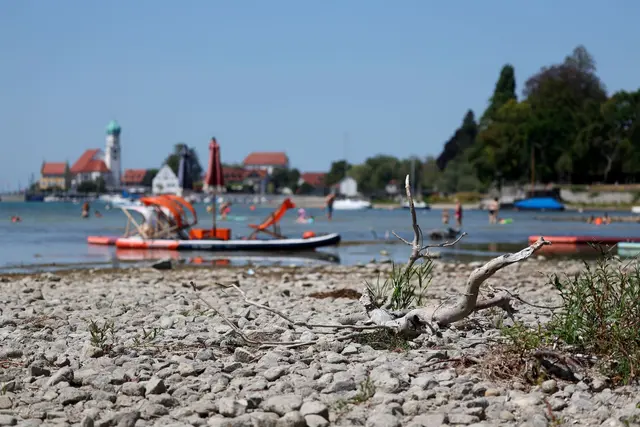 Der Pegelstand ist auf den tiefsten Wert des Jahres gesunken.  | Foto: Karl-Josef Hildenbrand/dpa