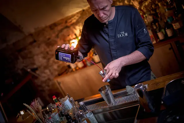 Während der Karlsruher Cocktailwochen präsentiert jede der 15  teilnehmenden Bars einen exklusiven Drink, der ausschließlich im Aktionsmonat erhältlich sind.  | Foto: KTG Karlsruhe Tourismus, Foto: Bruno Kelzer