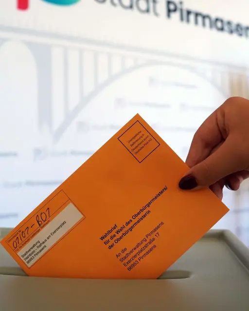 Wer noch unsicher ist, ob Briefwahl oder Gang ins Wahllokal besser passt, findet im Wahlbüro im Rathaus feste Öffnungszeiten und Hilfe beim Antrag. | Foto: Stadt Pirmasens