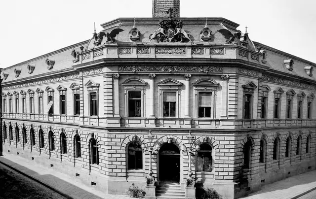 Dieses historische Foto zeigt die ehemalige Königliche Post in der heutigen Karl-Marx-Straße | Foto: Interpathe/gratis