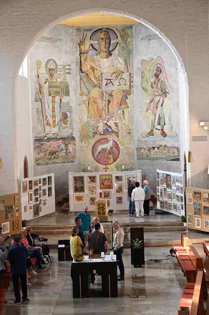 Ausstellung Carl-Otto Günther in der Pfarrkirche von Kapsweyer im September 2025 | Foto: Andrea Abt