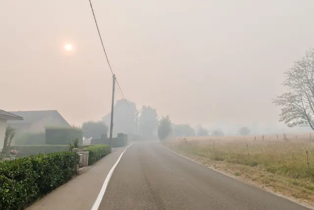 Das Feuer ist in Belgien an der Grenze zu Deutschland ausgebrochen. | Foto: Nicolas Lambert//dpa