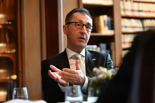 Özdemir ist erst seit ein paar Monaten Ministerpräsident. (Archivbild) | Foto: Jennifer Kramer/dpa