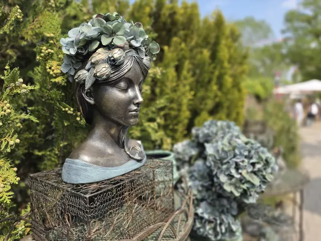 Schlendern, stöbern und entdecken: Der Gartenmarkt lockte an beiden Tagen zahlreiche Besucher an. | Foto: Eva Bender