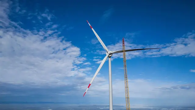Immer weitere Windräder werden in Baden-Württemberg errichtet. (Archivbild)  | Foto: Philipp von Ditfurth/dpa