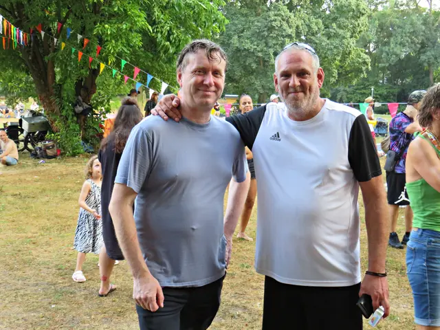 Tobias Hoffmeister und Markus Gräser genossen die Open Air Party | Foto: Brigitte Melder