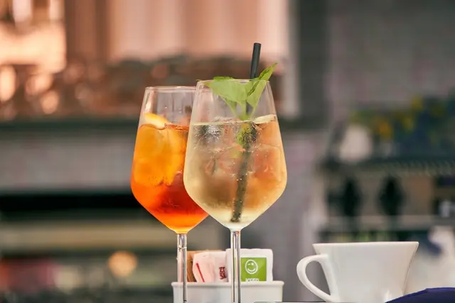 Im Jubiläumsjahr von Kaiserslautern gibt es in den warmen Monaten immer samstags einen Apéro-Treff. Das nächste Mal findet er im 22/8 Coffee + Bar in der Schneiderstraße statt | Foto: view/gratis