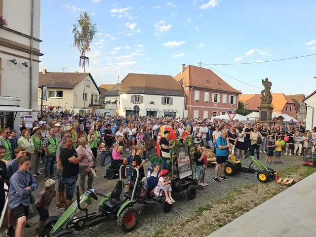 Offizielle Eröffnung auf dem Platz vor der Kirche | Foto: Eva Bender