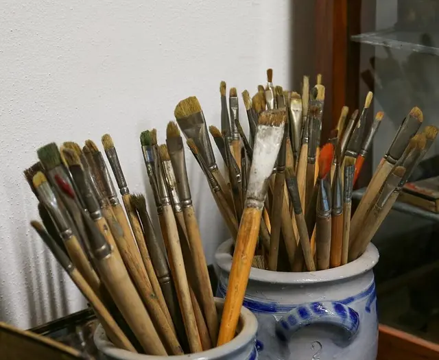 Beim Stadtteil-Spaziergang einfach spontan in Ateliers reinschauen und mit Kunstschaffenden ins Gespräch kommen. | Foto: Stadt Karlsruhe, Sabine Steffler