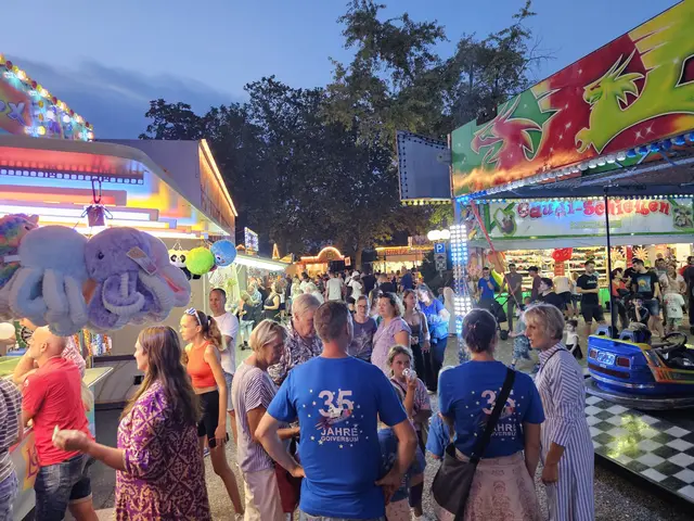 Vier Tage lang lockt die Geinsheimer Wein- und Ludwigskerwe mit Musik, Wein und geselligem Beisammensein. | Foto: Eva Bender