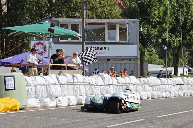 Zieldurchfahrt der IDM Gespanne beim Historic Grand Prix von Schotten  | Foto: moto-foto