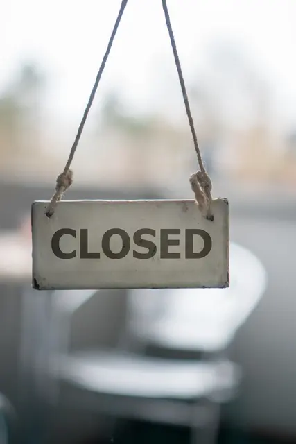 Wer am Freitag Wertstoffe abgeben will, sollte früher kommen: Der Hof schließt schon um 13 Uhr. | Foto: vegefox.com/stock.adobe.com
