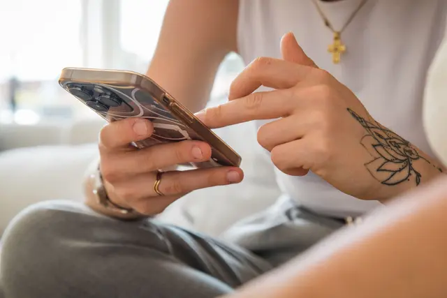 So leise sind Silent Calls gar nicht: Wer von Call-Center-Praktiken belästigt wird, kann technische Barrieren errichten und sich bei der Bundesnetzagentur beschweren. | Foto: Christin Klose/dpa-mag