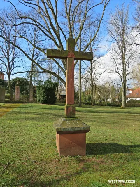 Friedhofskreuz | Foto: Helge Ebling