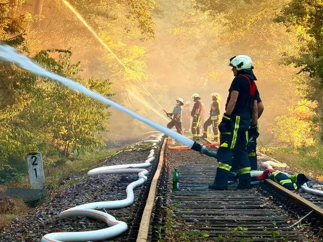 Großflächiger Waldbrand am Wingertsweiher fordert mehrere hundert Einsatzkräfte | Foto: Feuerwehren Landkreis Neunkirchen