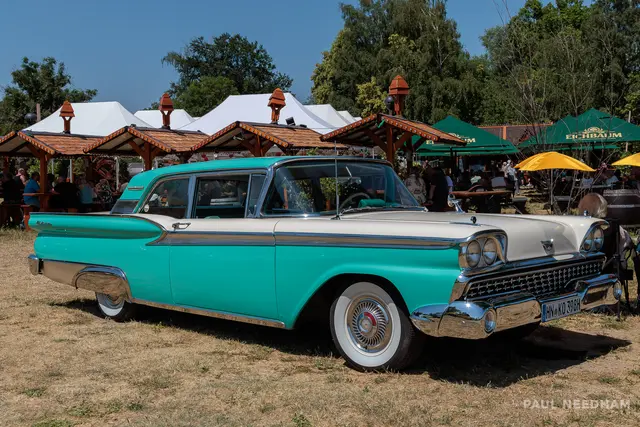 das US-Car- und Oldtimer-Treffen „The Cars are the Stars – Special Edition 2026“ dieses Jahr nicht am Rheinvorland. Die Fahrzeuge werden entlang der Festmeile im Bereich „An der Hochschule“, auf dem Universitätsparkplatz sowie vor der Stadthalle präsentiert. | Foto: Paul Needham