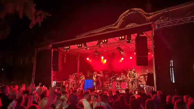 Live-Musik gehört an allen drei Tagen zum Stadtfest Edenkoben – auf der Bühne spielen unter anderem Rock-, Pop- und Coverbands. | Foto: Stadt Edenkoben
