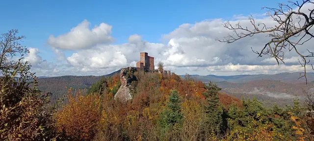 Auch die Burg Trifels bei Annweiler gehört zu den Bauten, die in das Projekt aufgenommen wurden | Foto: Heike Schwitalla