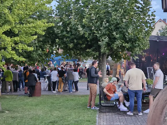 Fünf Tage lang wird Ruppertsberg zur kleinen Festmeile mit Musik, Essen und geselligem Beisammensein. | Foto: Eva Bender
