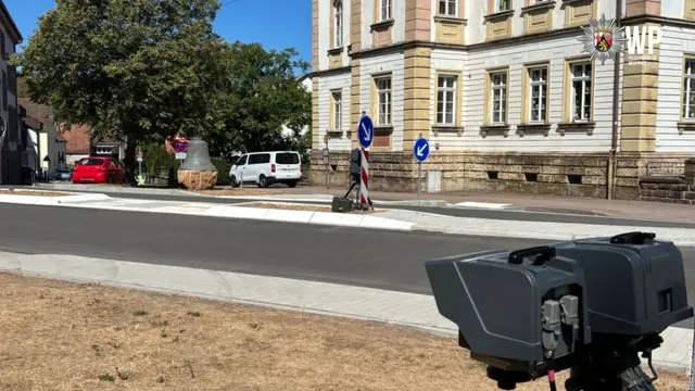 Zum Schulanfang hat die Polizei in der Westpfalz Tausende Fahrzeuge kontrolliert. 652 Verkehrsteilnehmende wurden wegen zu hoher Geschwindigkeit verwarnt, die Kontrollen vor Schulen sollen weitergehen. | Foto: Polizeipräsidium Westpfalz