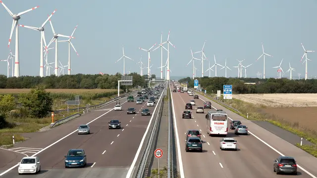 Der automobile Mensch: Die Dokumentation ordnet Ursachen und Folgen von zu viel Verkehr ein und zeigt Best Practices aus dem deutschsprachigen Raum. | Foto: Andrea Rehn PR