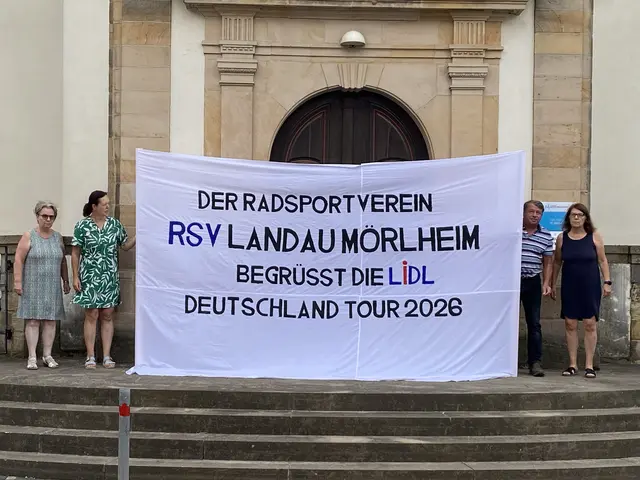 Foto zeigt das Willkommens-Banner der Lidl Deutschland Tour 2026 des RSV Landau-Mörlheim 