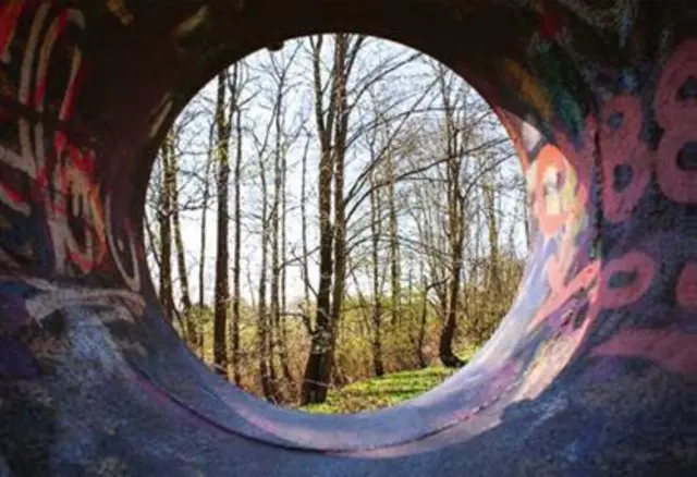 In Speyer zeigt die VR Bank Kur- und Rheinpfalz die Wanderausstellung „Wege aus der Depression“. Dieses Foto heißt „Am Ende des Tunnels…“ und stammt von Katrin Meinhardt aus Hamburg. | Foto: Katrin Meinhardt