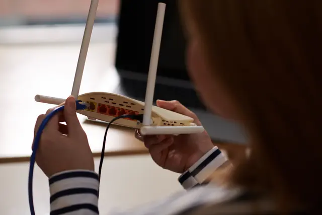 Router nachts vom Strom nehmen - das spart Geld und Energie | Foto: DragonImages/stock.adobe.com