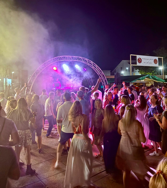 Gefeiert wurde bis in die späten Abendstunden | Foto: Kai Altvater/gratis
