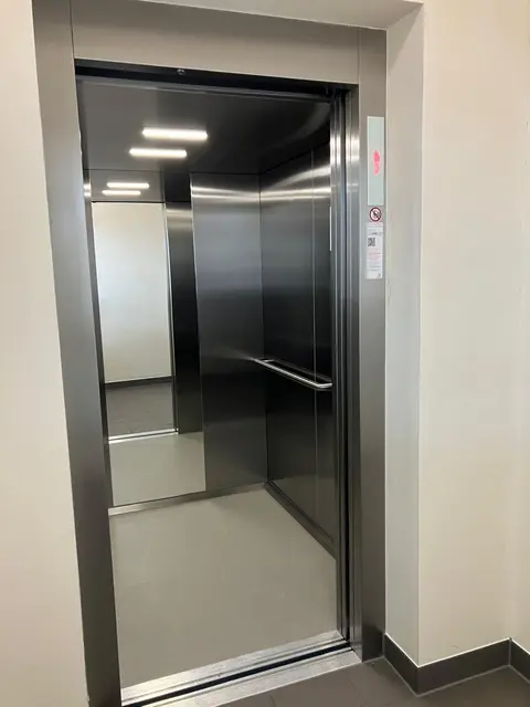 Wenn Treppen zum Hindernis werden, helfen Aufzüge und Lifte beim Zugang zur Schule. | Foto: Stadt Speyer