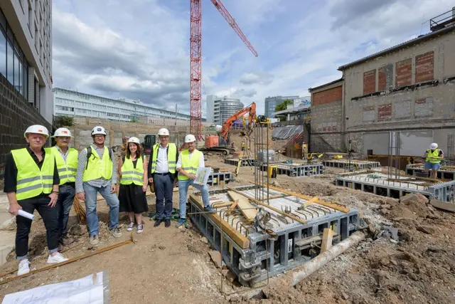 Am Heidelberger Hauptbahnhof entsteht ein unterirdisches Fahrradparkhaus, die Baustelle liegt zum großen Teil unter der Erde. | Foto: Philipp Rothe