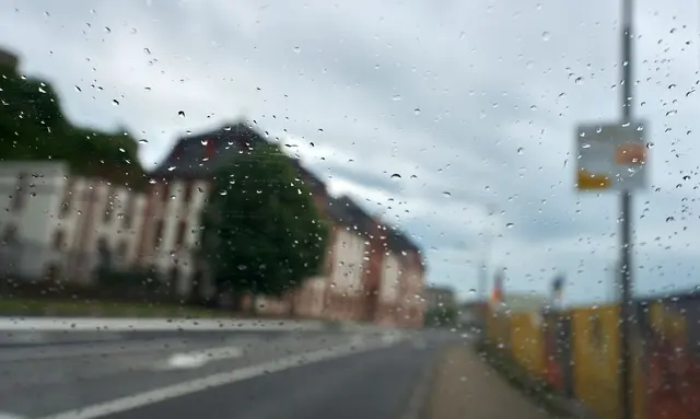 Am Wochenende ziehen starke Regenschauer auf. (Archivbild) | Foto: Thomas Frey/dpa