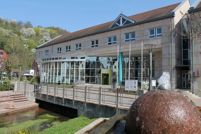 Das stimmungsvolle Festgelände vor dem Rathaus der Verbandsgemeinde | Foto: vgv