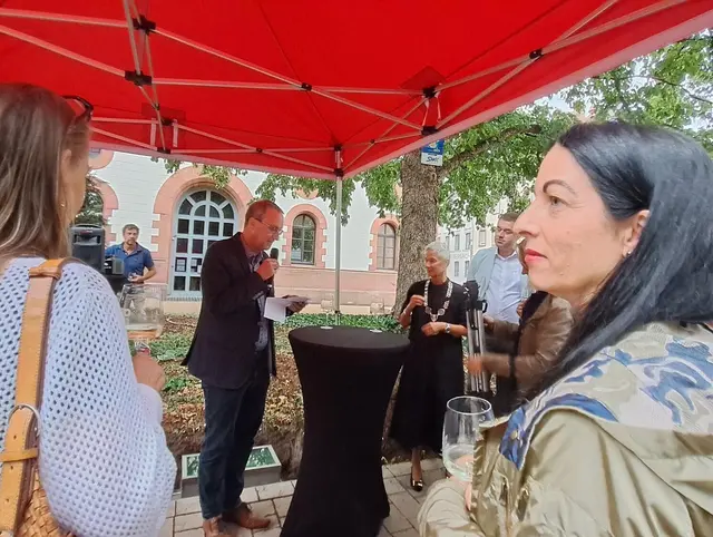 Bernd Klesmann, Leiter des Stadtmuseums und Vorsitzender des Historischen Vereins Kaiserslautern, gab einen kurzen historischen Rückblick zum Stadtjubiläum | Foto: Monika Klein