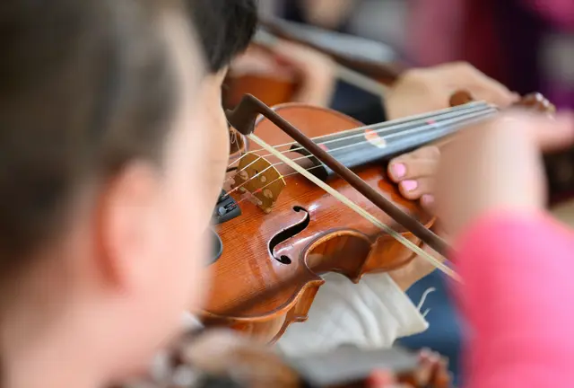 Zum Musikfestival der Schulen im Juni 2027 werden in Trier mehr als 1.000 Schülerrinnen und Schüler erwartet. (Symbolbild) | Foto: Robert Michael/dpa