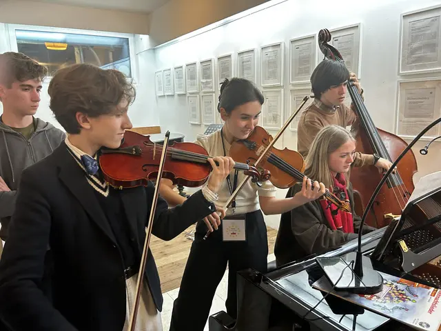 In Schwetzingen und Mannheim sind im September zwei Kammerkonzerte zu erleben, die in Programmatik und Besetzung außergewöhnlich sind: Streichquartett und Bläserquintett – zusammengestellt aus neun jungen Spitzenmusiker:innen aus sieben europäischen Ländern – spielen Werke von Arriaga, Schostakowitsch, Ibert und Françaix. Die Konzerte sind Teil des "Young European Music Festivals", das 80 junge Spitzentalente aus 17 europäischen Ländern für 10 Tagen in der Metropolregion versammelt.  | Foto: EYOA